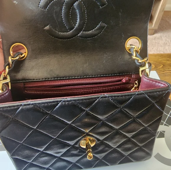SOLD Authentic Chanel mini square bag - Picture 6 of 13